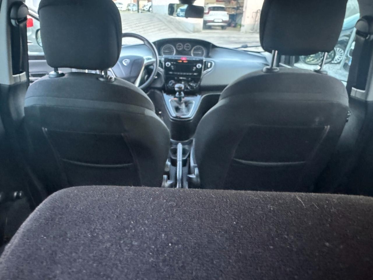 Lancia Ypsilon 1.2 69 CV 5 porte S&S Silver NEOPATENTATI