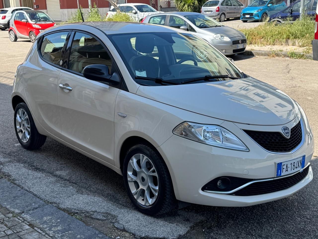 Lancia Ypsilon 1.2 69 CV 5 porte Platinum