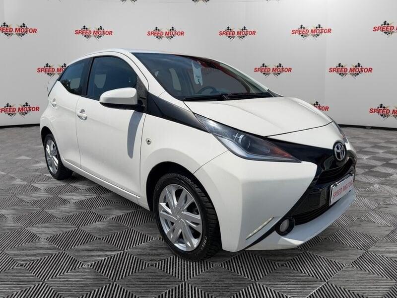 Toyota Aygo 1.0 70 CV x-play, RETRO, CERCHI IN LEGA
