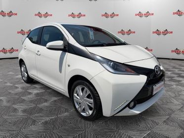 Toyota Aygo 1.0 70 CV x-play, RETRO, CERCHI IN LEGA