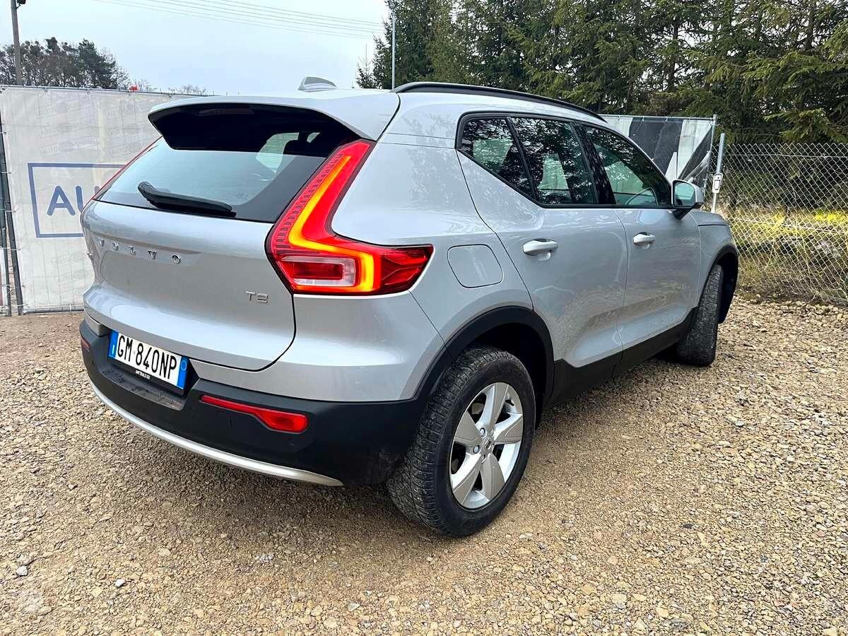 Volvo XC40 T2 2023