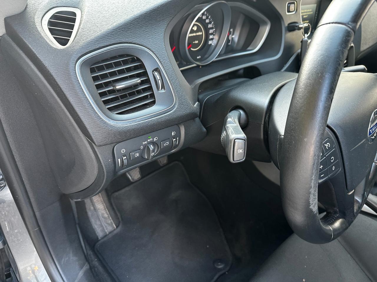 Volvo V40 D2 2.0 120cv E6 Momentum