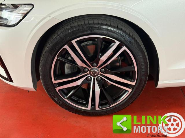 VOLVO V60 B4 (d) aut Ultimate Dark 19" IVA ESP. GARANZIA 24