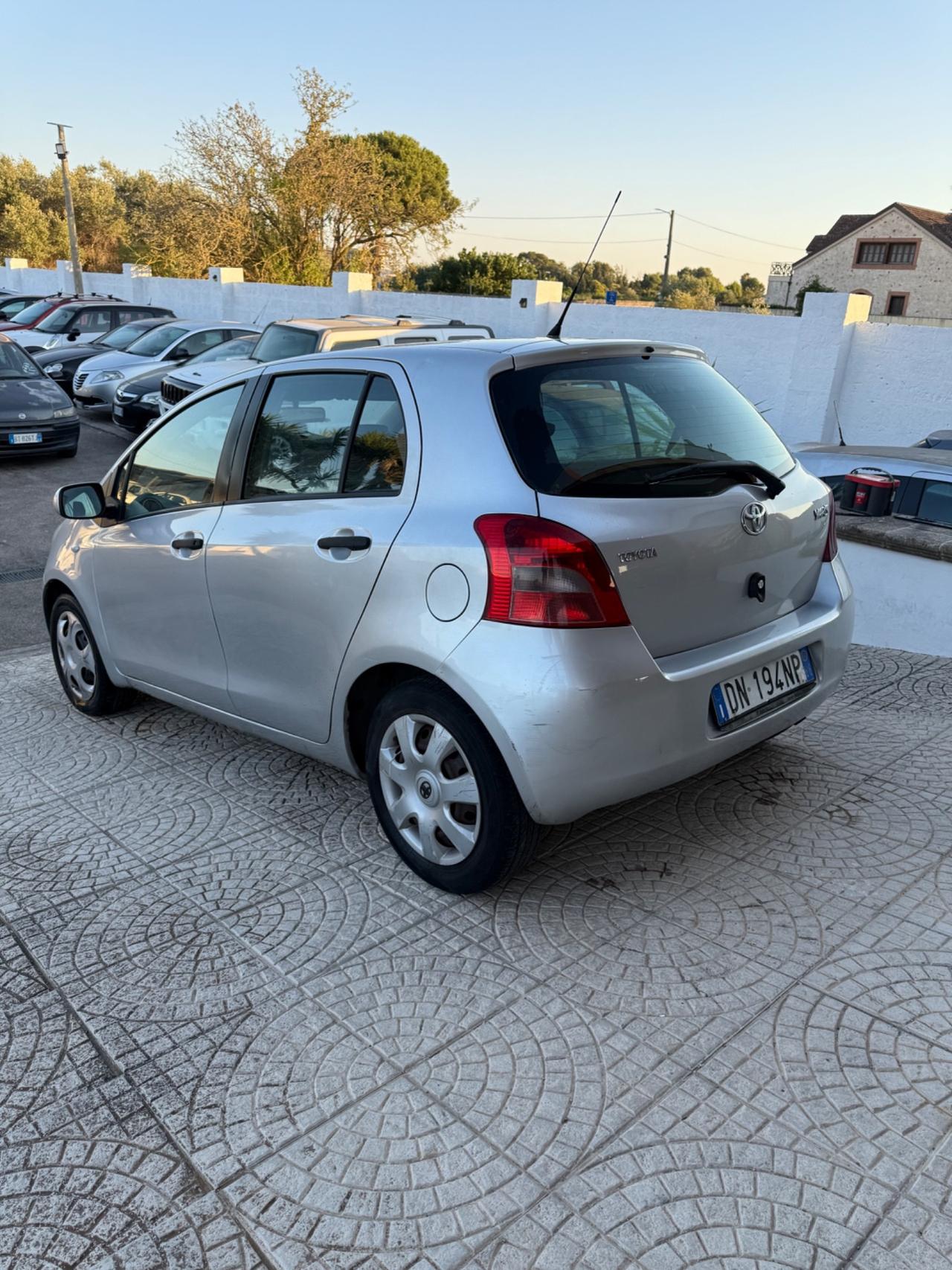 Toyota Yaris 1.0 5 porte Neo patentati