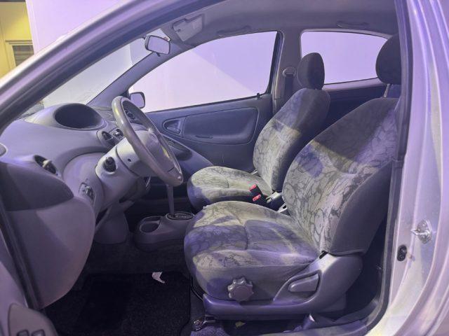 TOYOTA Yaris 1.3i 16V cat 3 porte aut. Sol