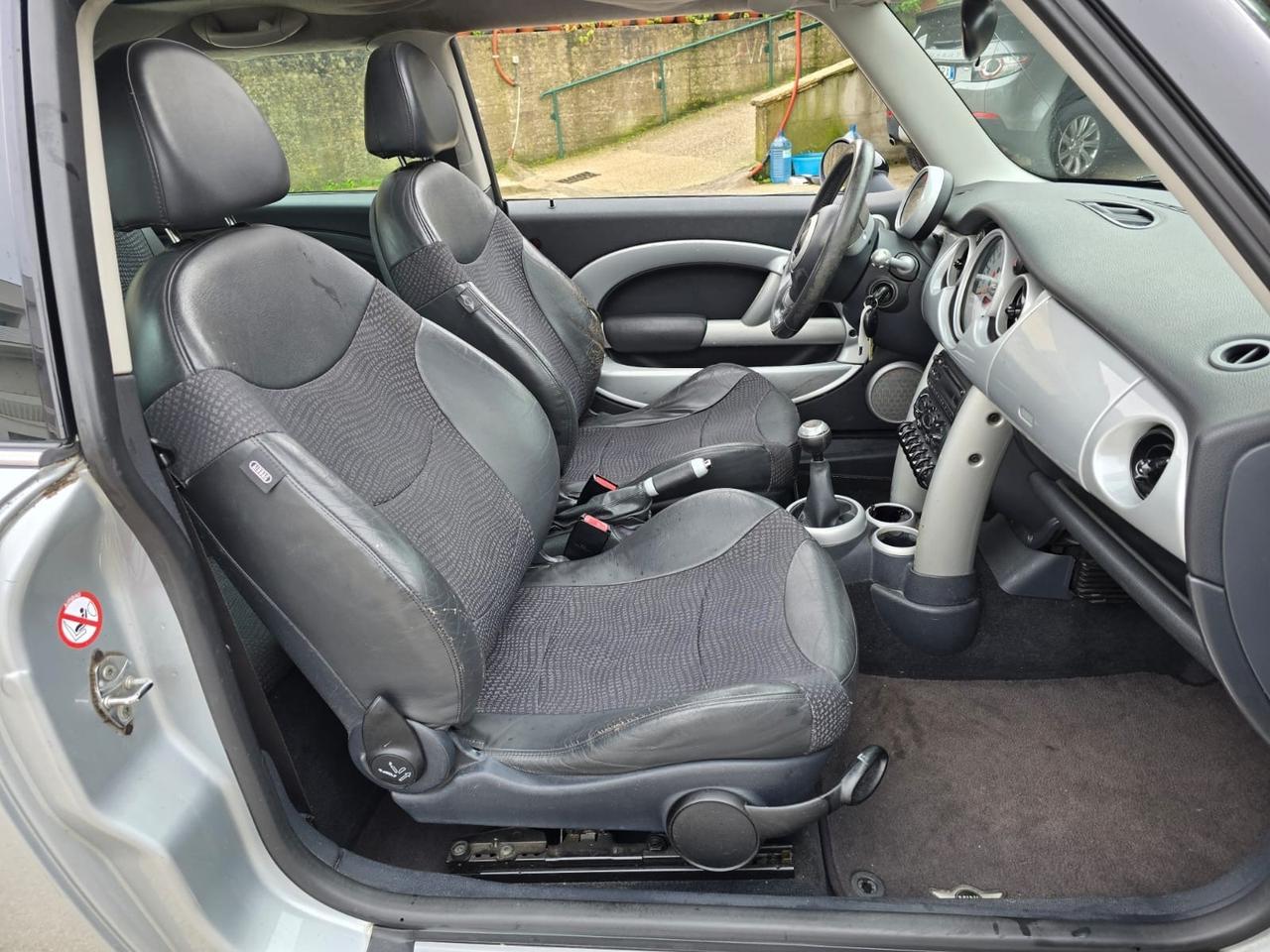 Mini 1.6 16V Cooper anno 2004