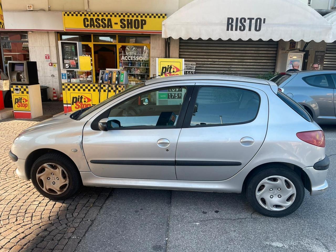 Peugeot 206 1.1 5p. XT