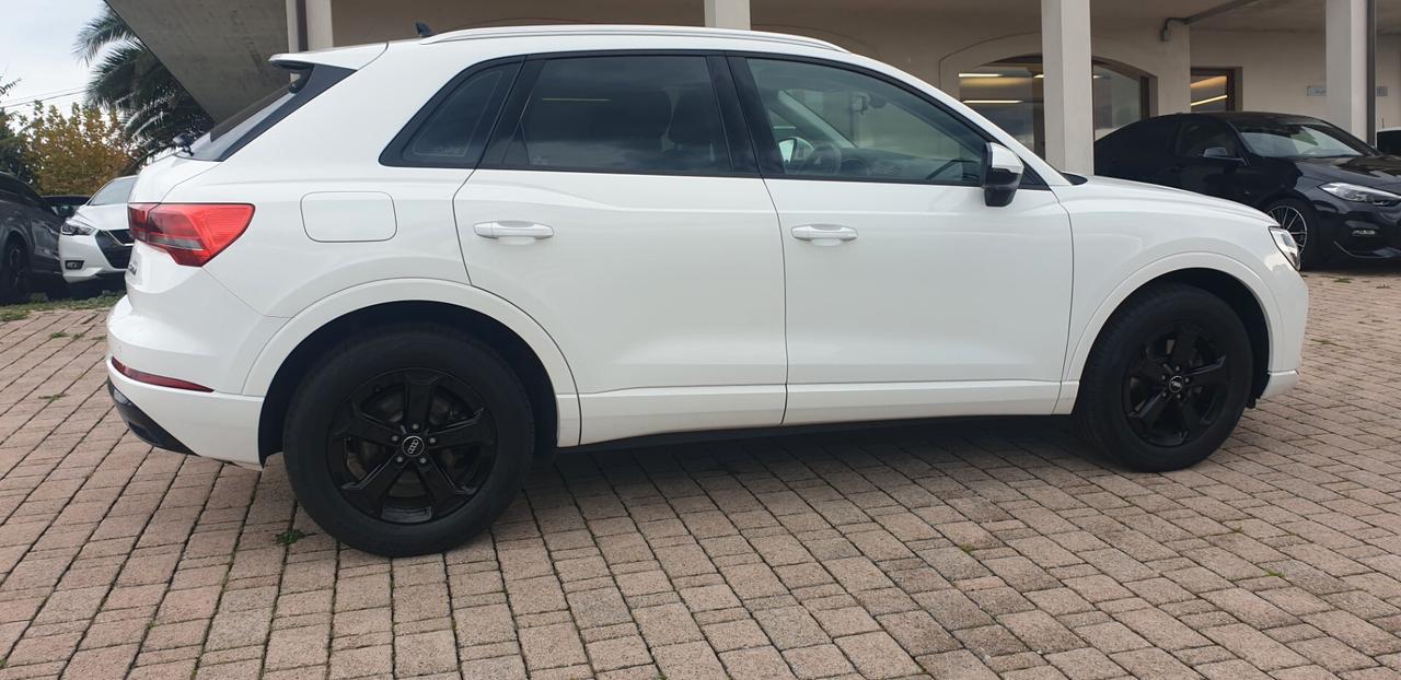 Audi Q3 1.5 TFSI 150 CV Business