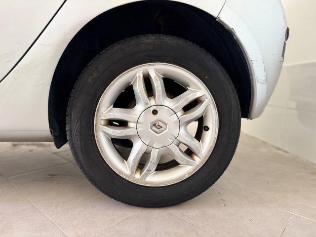 RENAULT Clio 1.2 16V 5 porte Luxe