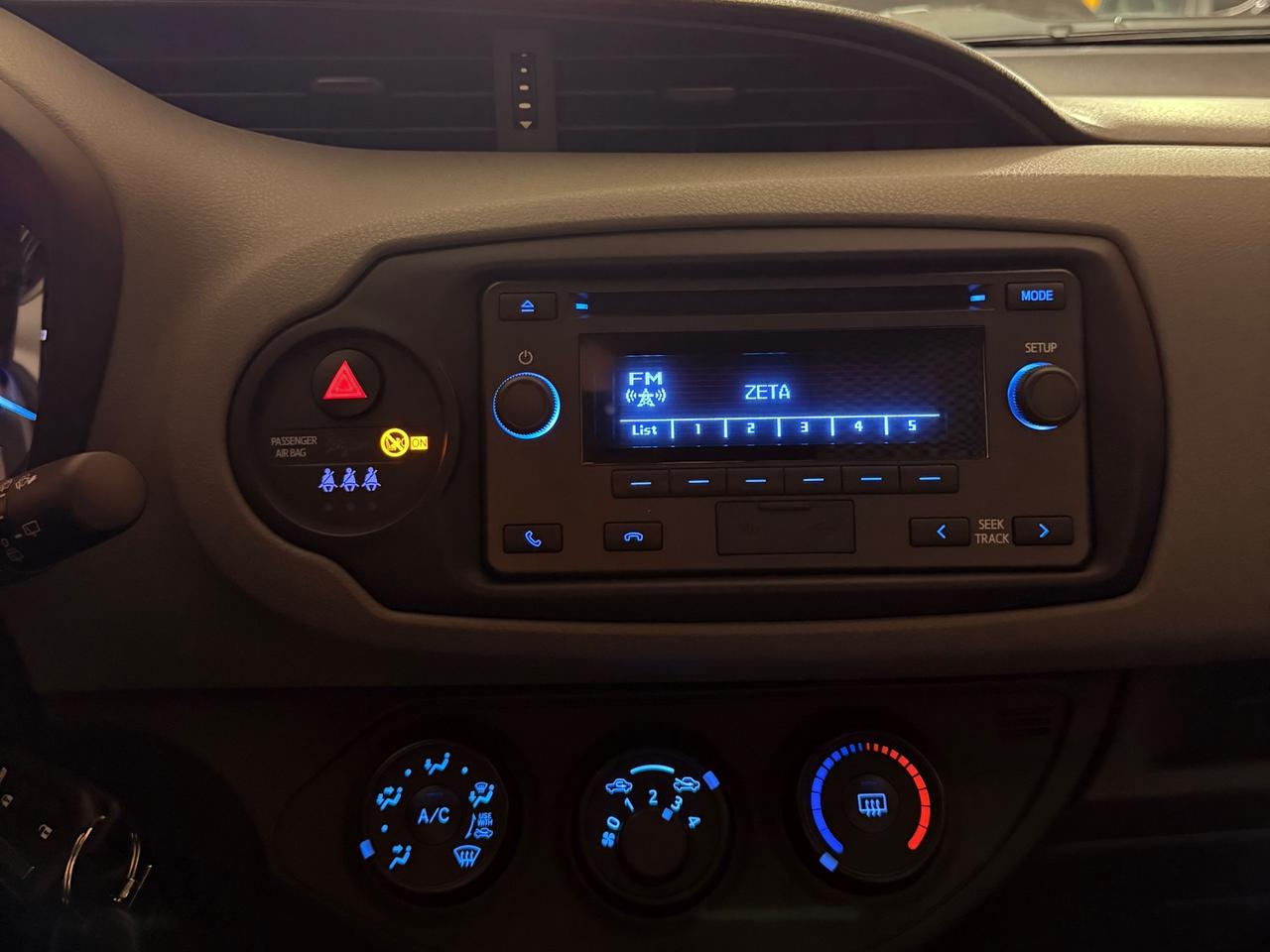 MERAVIGLIOSA TOYOTA YARIS, IN CONDIZIONI DA VETRINA CON SOLI 2930 KM