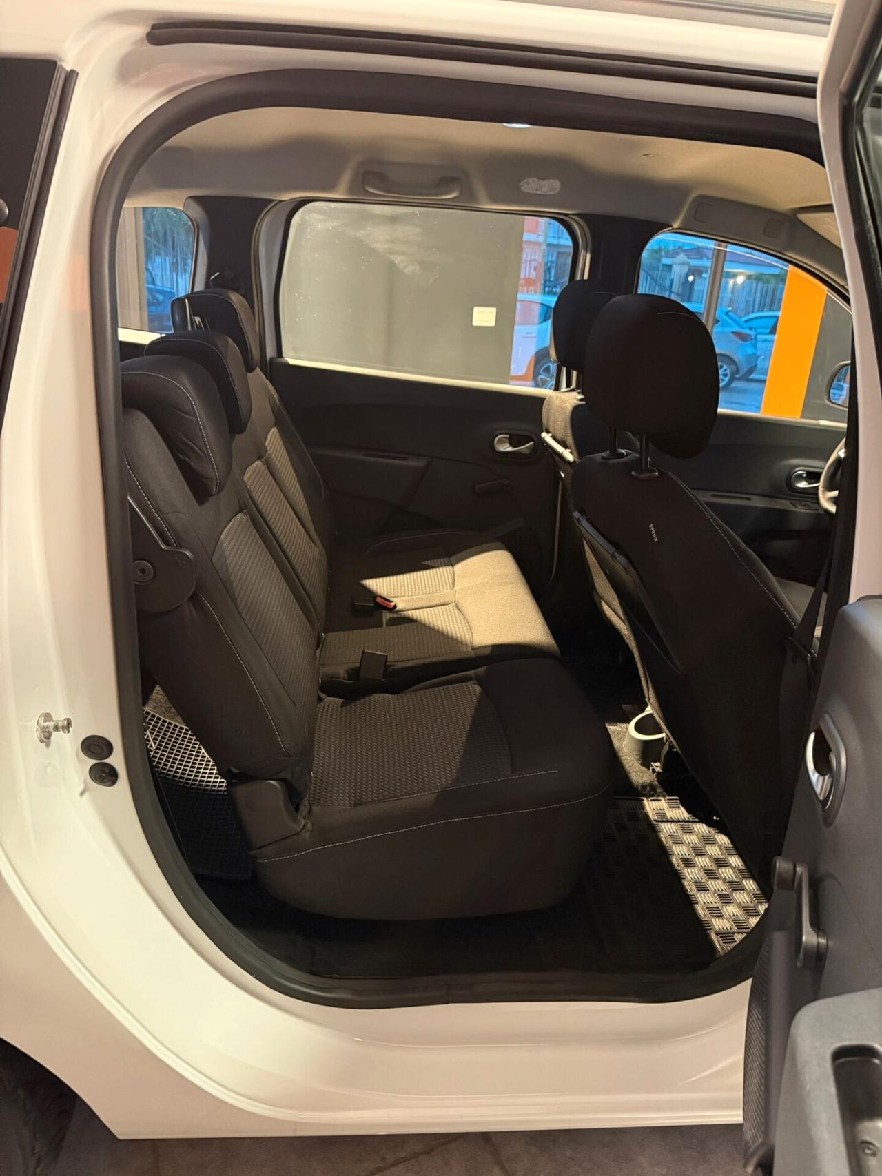 Dacia Lodgy 1.5 Blue dCi 8V 95CV 7 posti Comfort navi retro