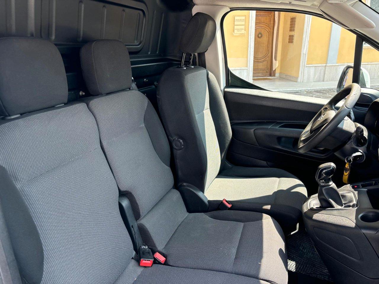 OPEL Combo cargo 1.5d 100cv L2H1 Essentia mt6 IVA ESPOSTA