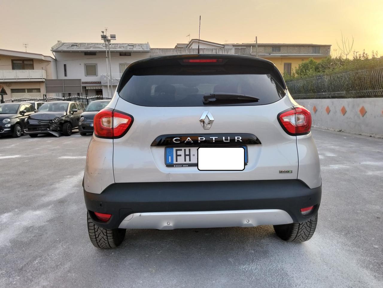 Renault Captur 1.5 DCI 90cv Hypnotic 2017 Sinistrata
