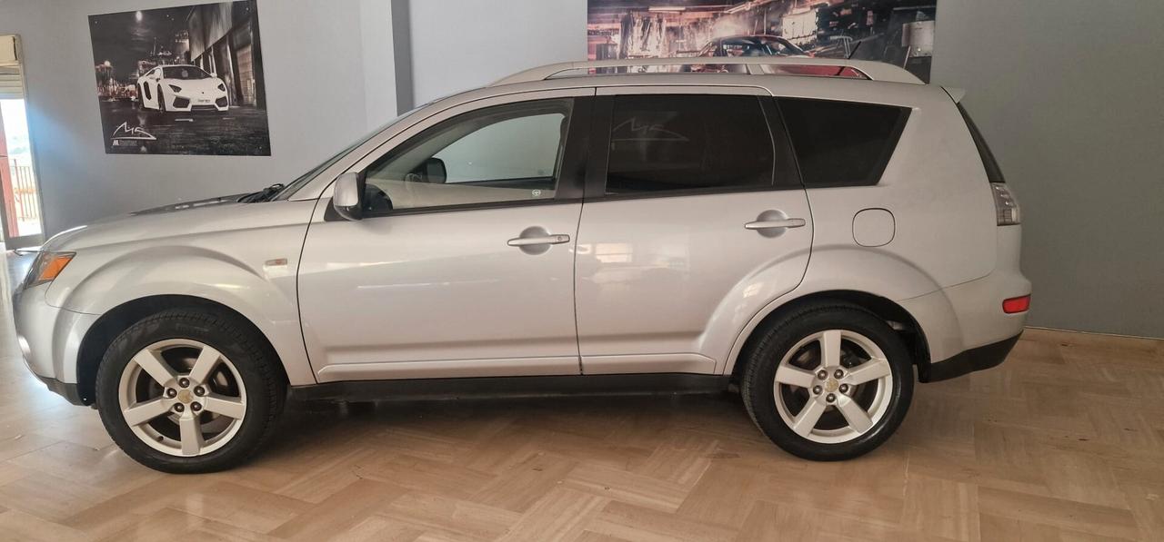 Mitsubishi Outlander 2.2 DI-D Instyle 7 p.ti DPF