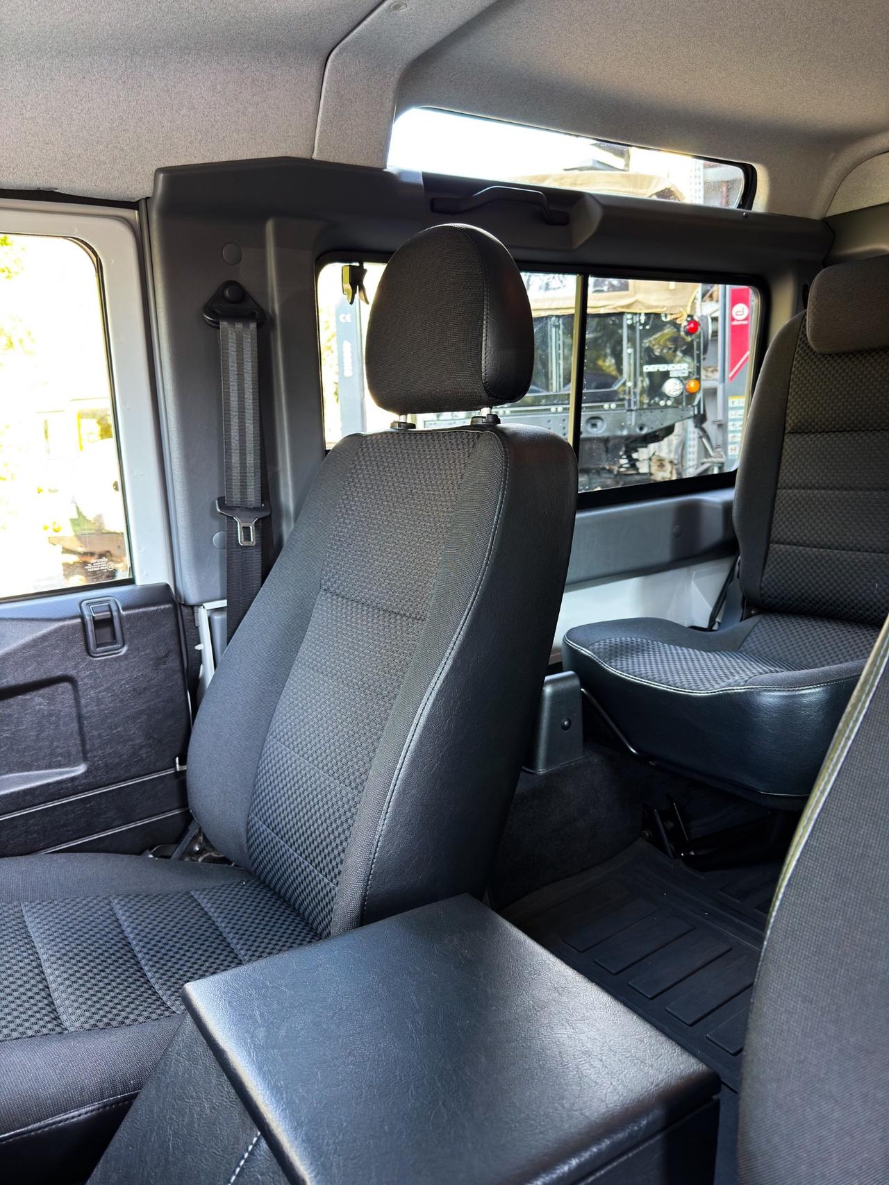 Land Rover Defender 90 2.2 TD4 Station Wagon SE N1