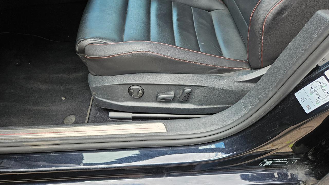 Volkswagen Golf GTI 5p 2.0 tsi PERFORMANCE 220CV PELLE-NAVY-SED.RISC.