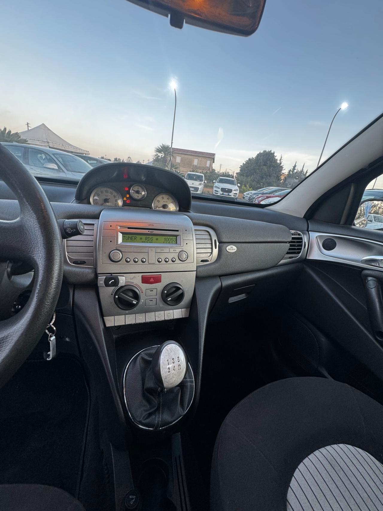 Lancia Ypsilon 1.3 MJT 75 CV Argento