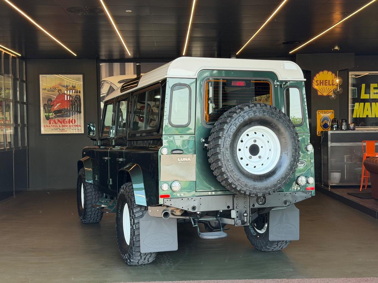 Land Rover Defender 110 2.4 TD4 Station Wagon SE - 7 POSTI -Ricond. "The world's style"