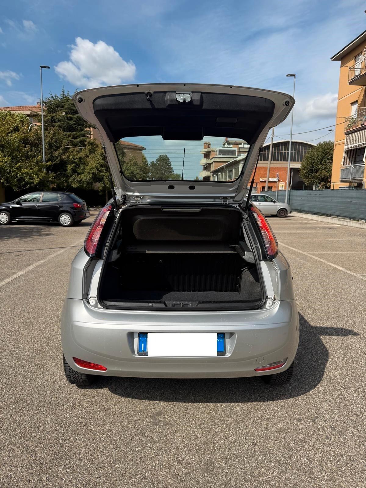 Fiat Punto 1.4 METANO - NEOPATENTATI - 12 MESI DI GARANZIA -