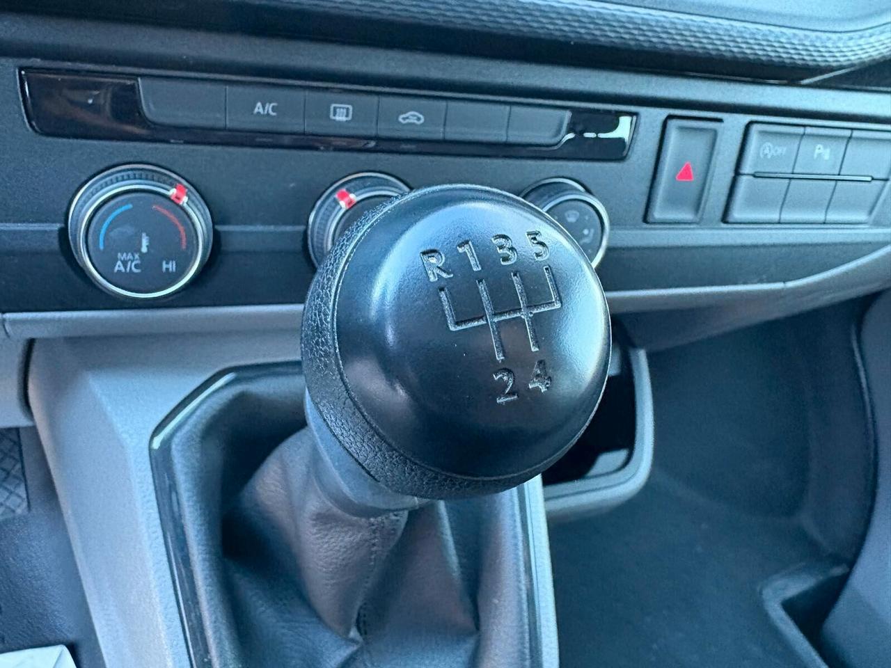 Volkswagen Transporter 2.0 TDI PC Kombi 9 posti Business