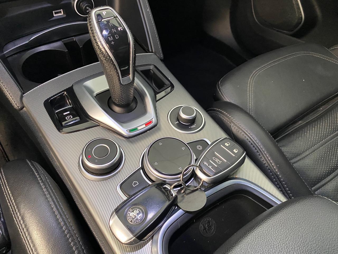Alfa Romeo Stelvio BLACK EDITION 2.2 210 CV AT8 Q4 Veloce