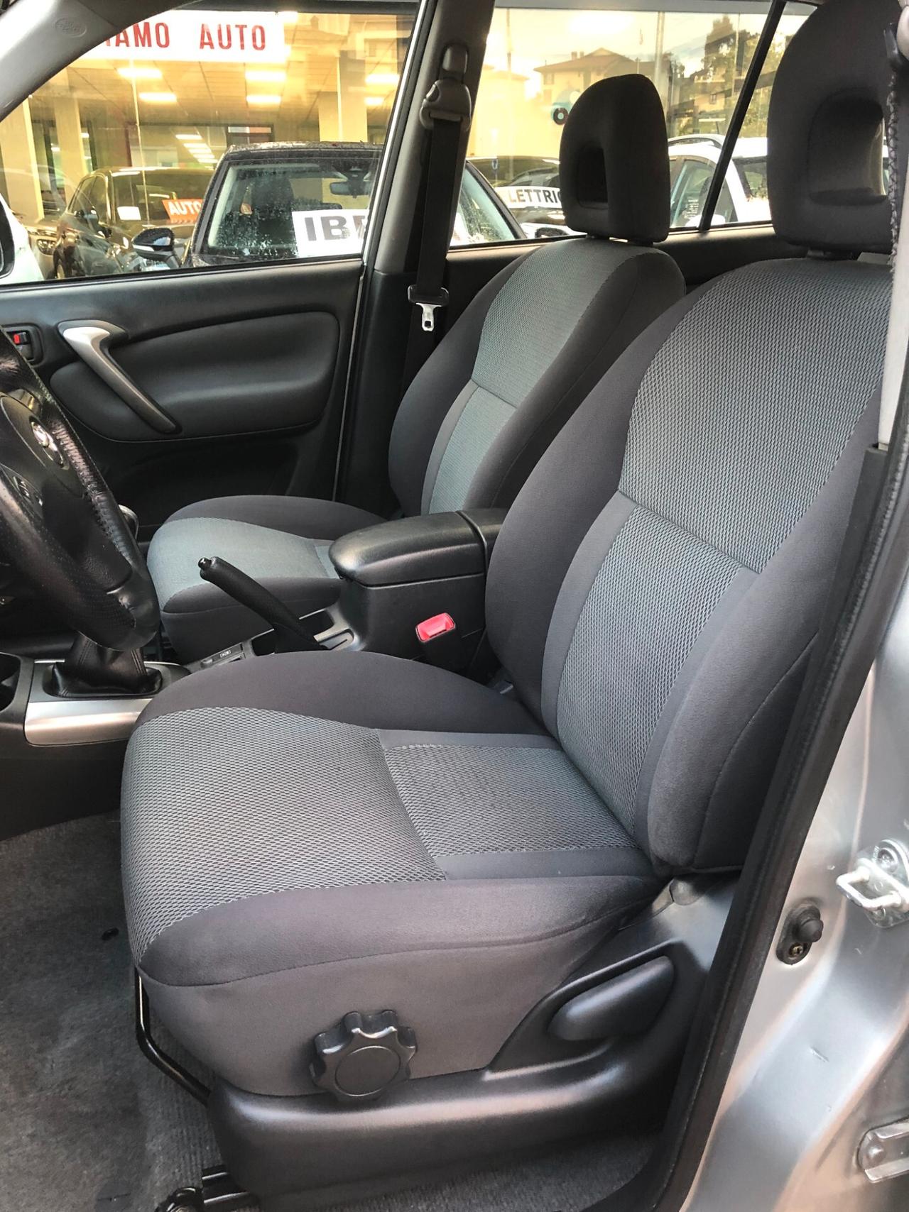 Toyota RAV 4 RAV4 2.0 16V cat 5 porte Sol