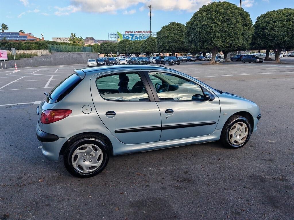 Peugeot 206 benzina come nuova 110.000 Km