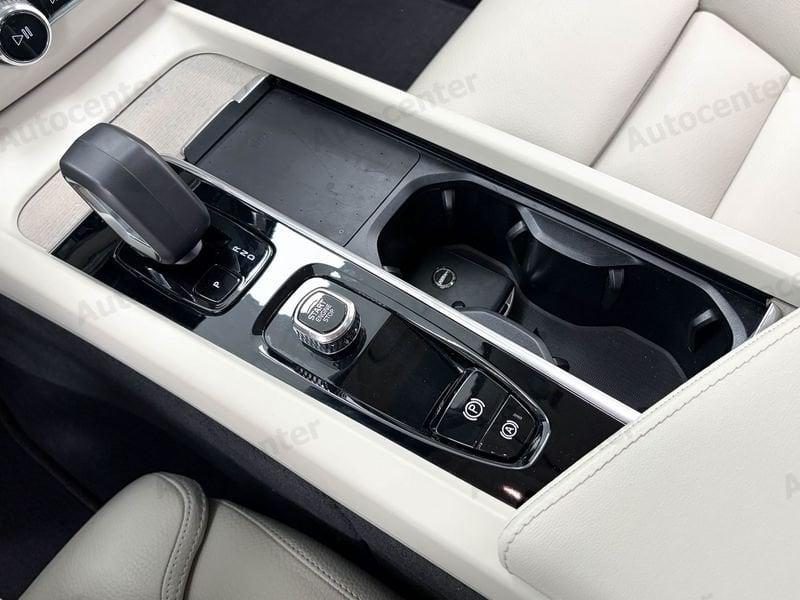 Volvo XC60 T6 PLUG IN ULTIMATE DARK AWD AUT