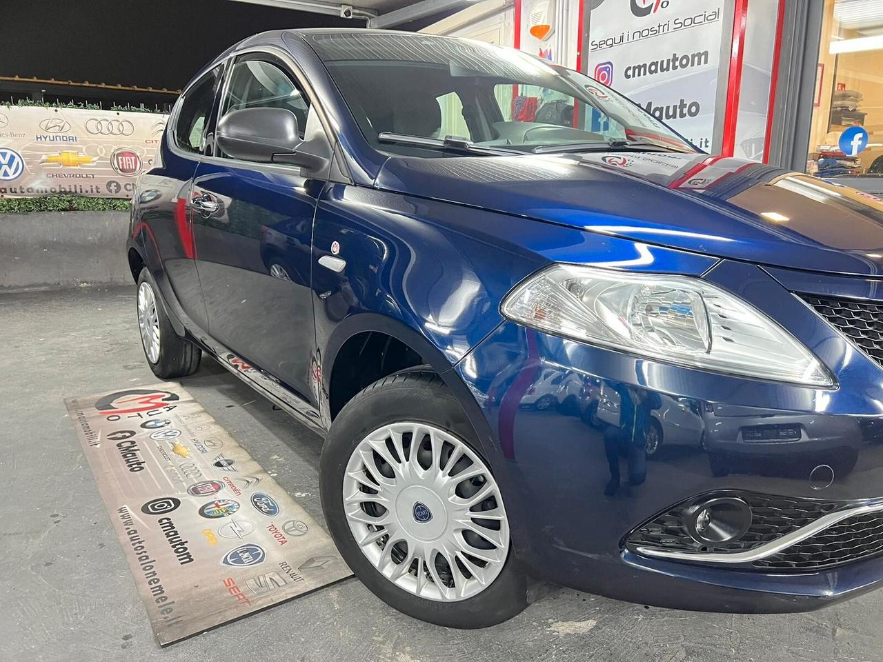 Lancia Ypsilon 0.9 TwinAir 85 CV 5 porte Metano Ecochic Platinum