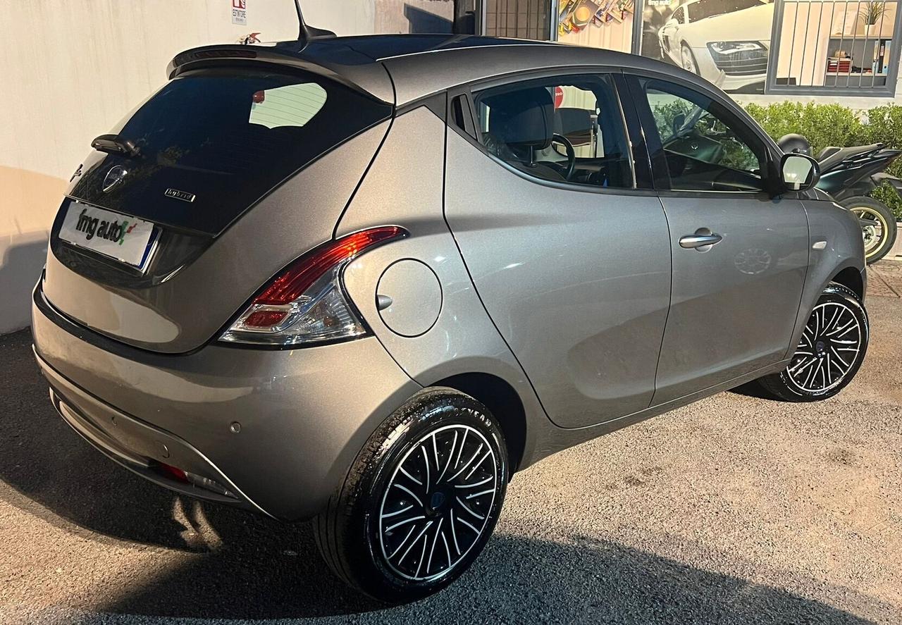 Lancia Ypsilon 1.0 FireFly 5 porte S&S Hybryd Gold