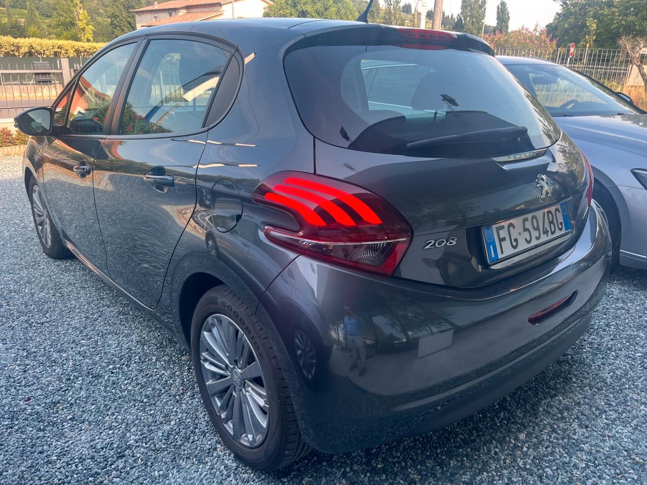Peugeot 208 BlueHDi 01/2017 5 P **KM 88230**