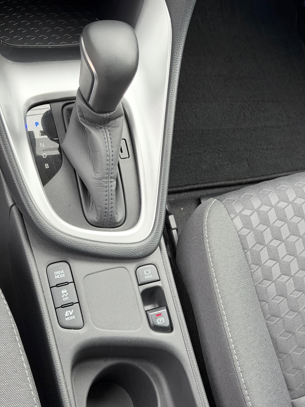 Toyota Yaris 1.5 Hybrid 5 porte Business