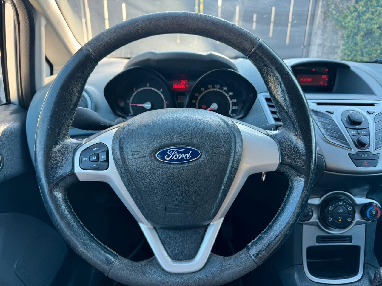 Ford Fiesta 1.4 TDCi 68CV 5 porte Titanium