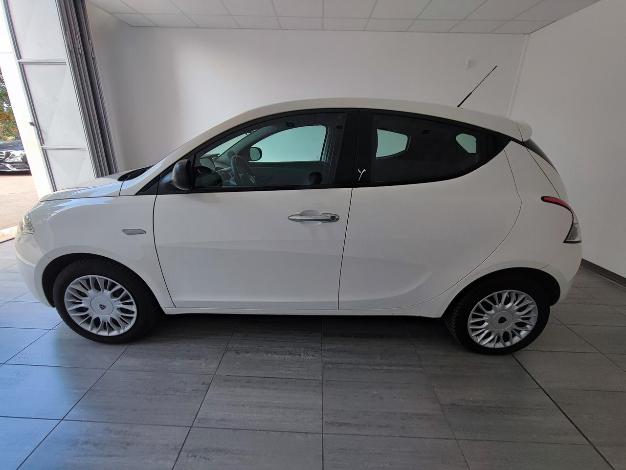 Lancia Ypsilon 0.9 TwinAir 85 CV 5 porte S&S DFN Gold