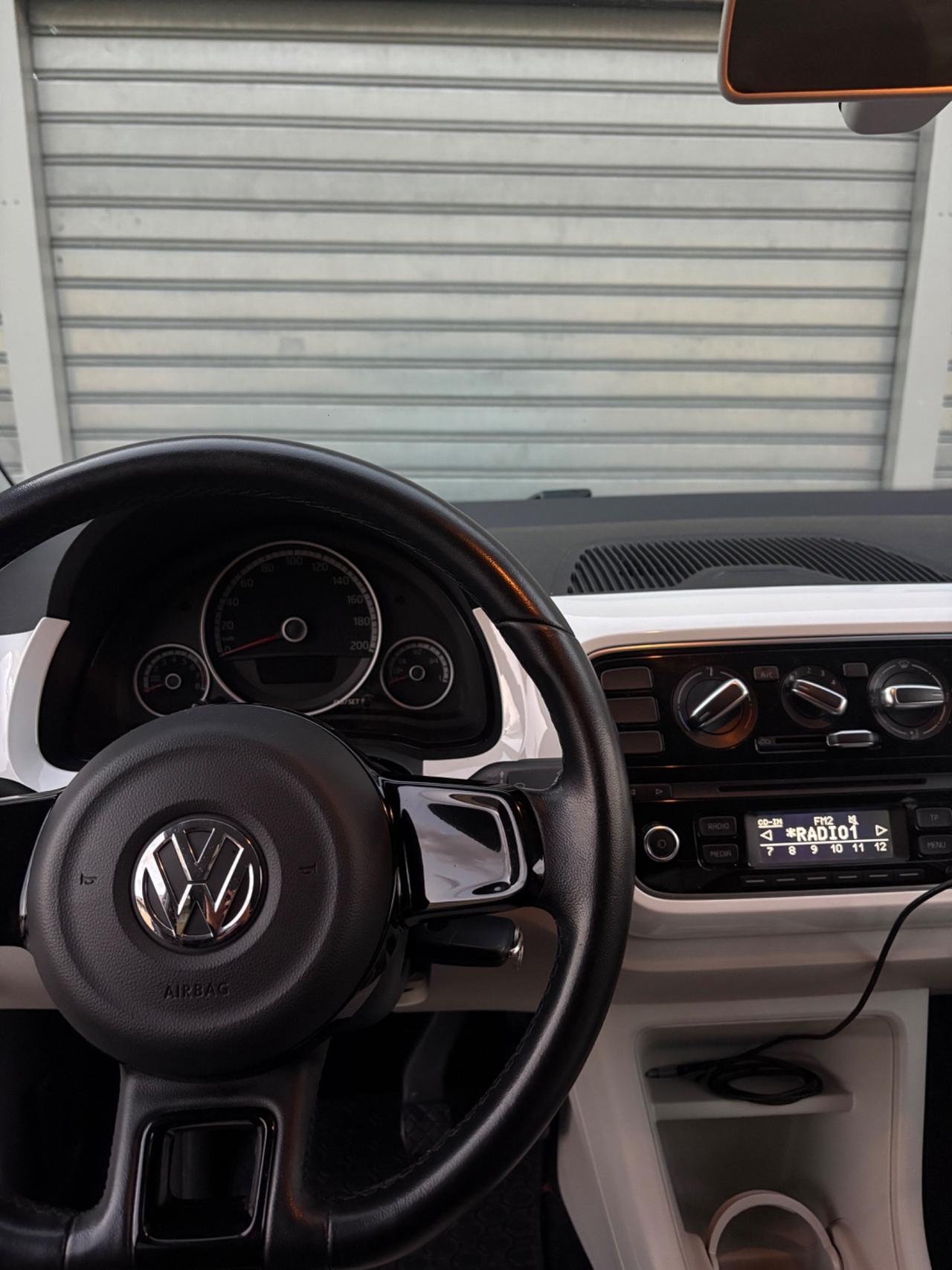 Volkswagen up! versione colour up!