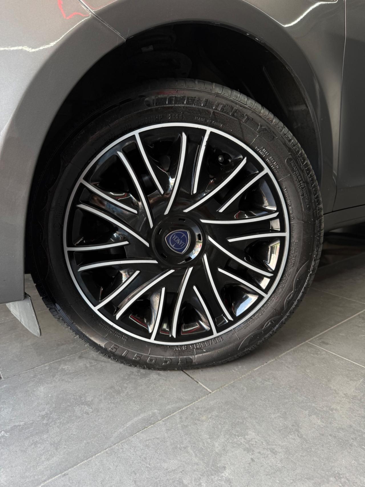 Lancia Ypsilon 1.0 Hybrid Ecochic Gold 2022