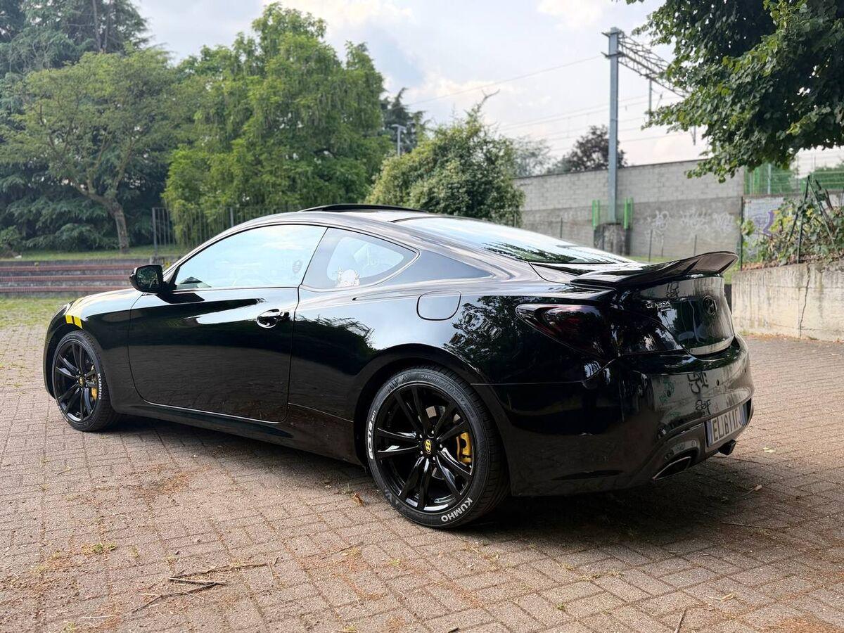 Hyundai Genesis 2.0 turbo Sport