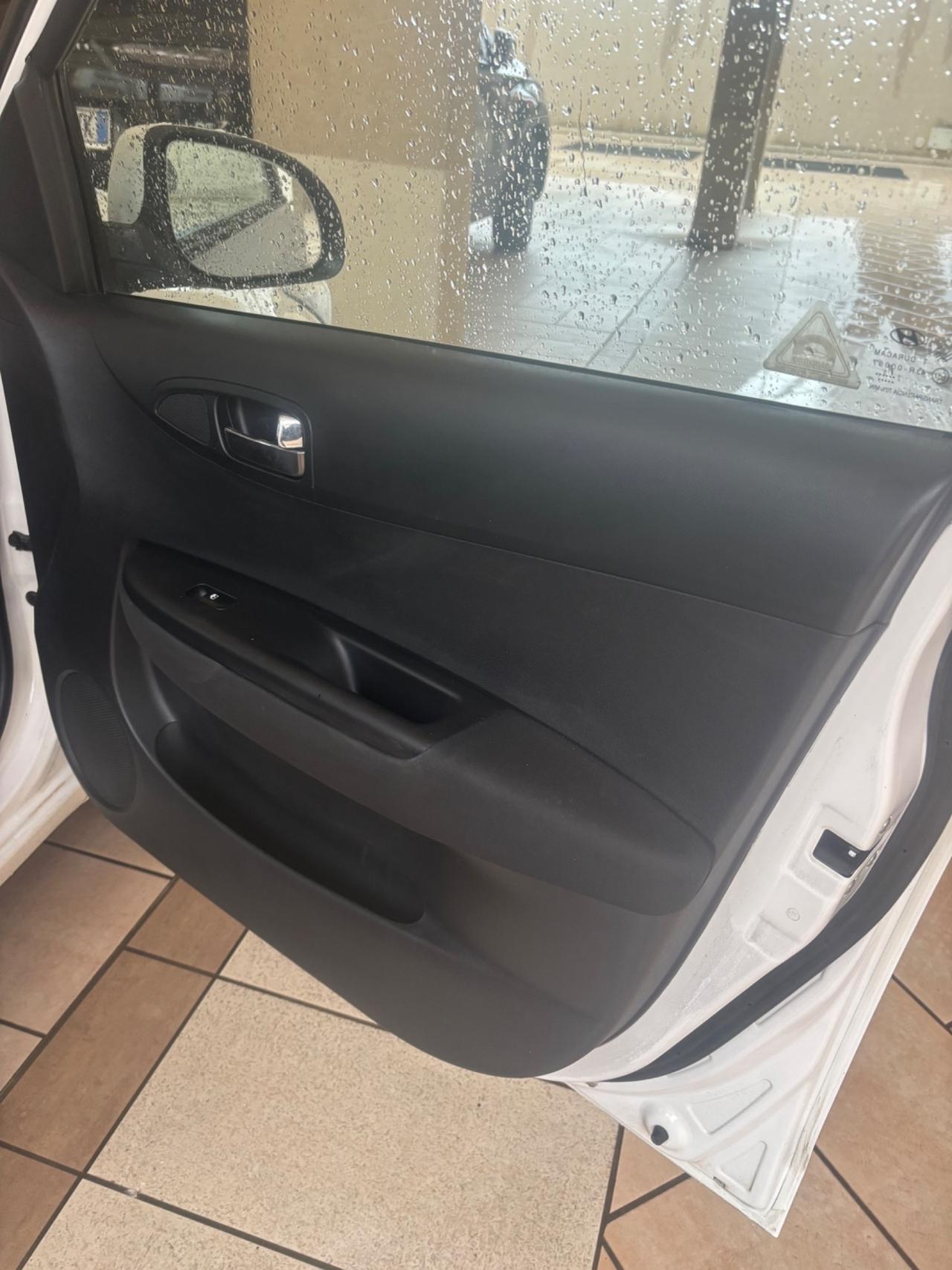 Hyundai i20 1.1 CRDi 5p. Sound Edition