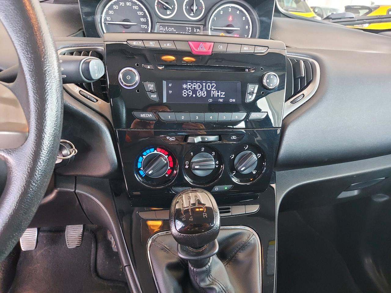 Lancia Ypsilon 1.2 69 CV 5 porte Elefantino NEOPATENTATI POCHI CHILOMETRI