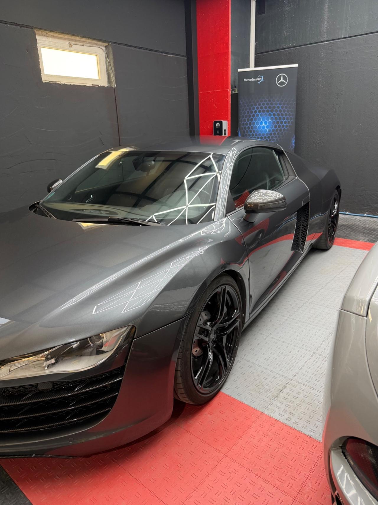 Audi R8 4.2 V8 FSI quattro R tronic