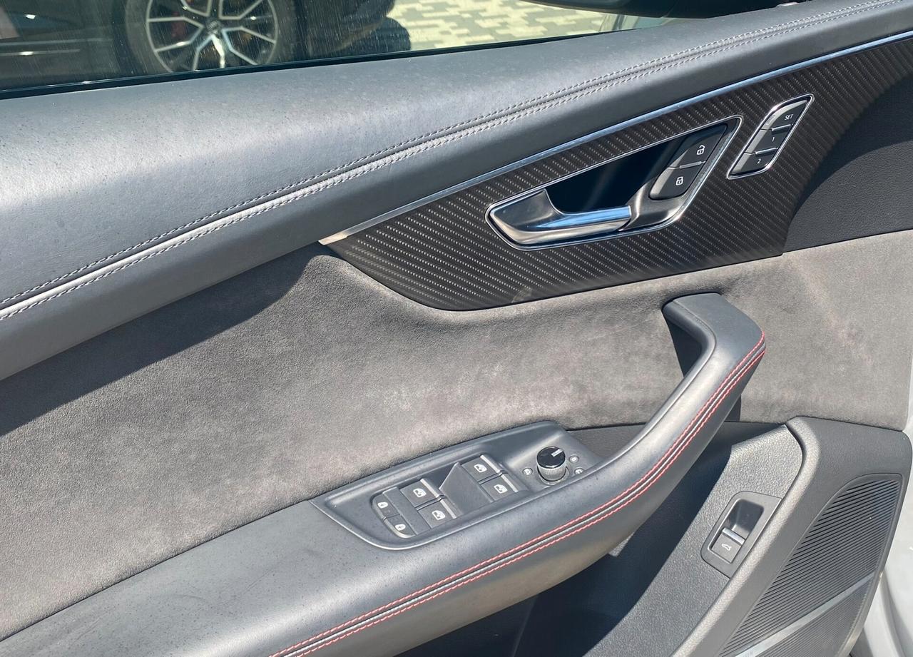 Audi RS Q8 4.0 TFSI 600CV tiptronic mhev quattro