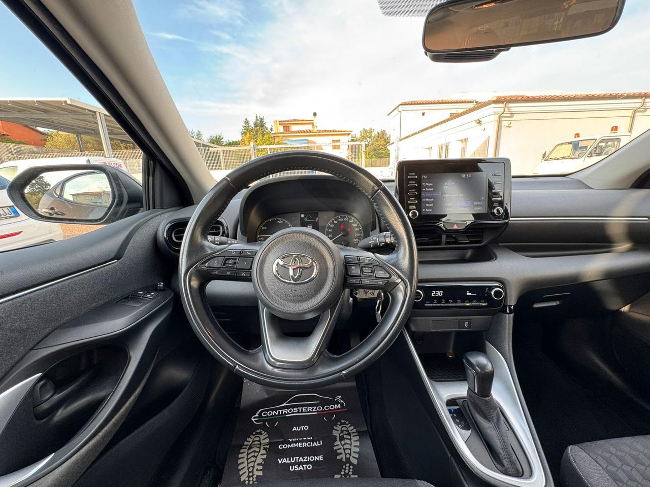 TOYOTA YARIS HYBRID - 30000 KM