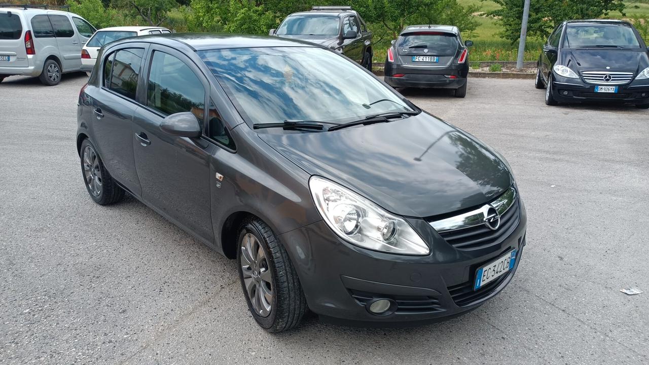 Opel Corsa 1.2 benzina GPL anno 2010 chilometri 170.000