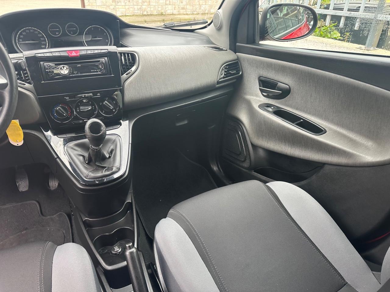 Lancia Ypsilon 1.3 MJT 16V 95 CV 5 porte S&S Silver