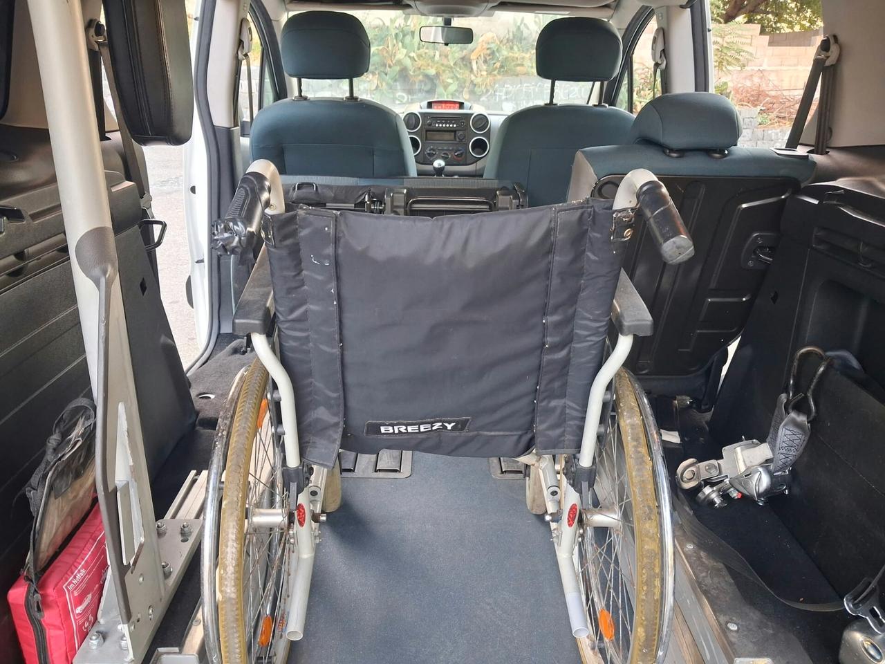 Citroen Berlingo pianale ribassato rampa trasporto disabili