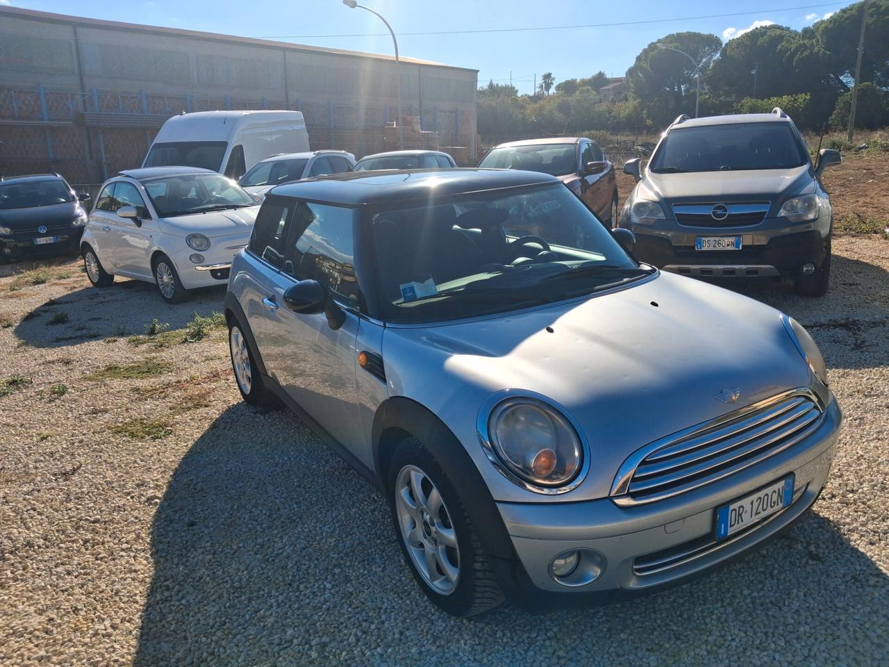 Mini Cooper 1.6 benzina tenuta benissimo