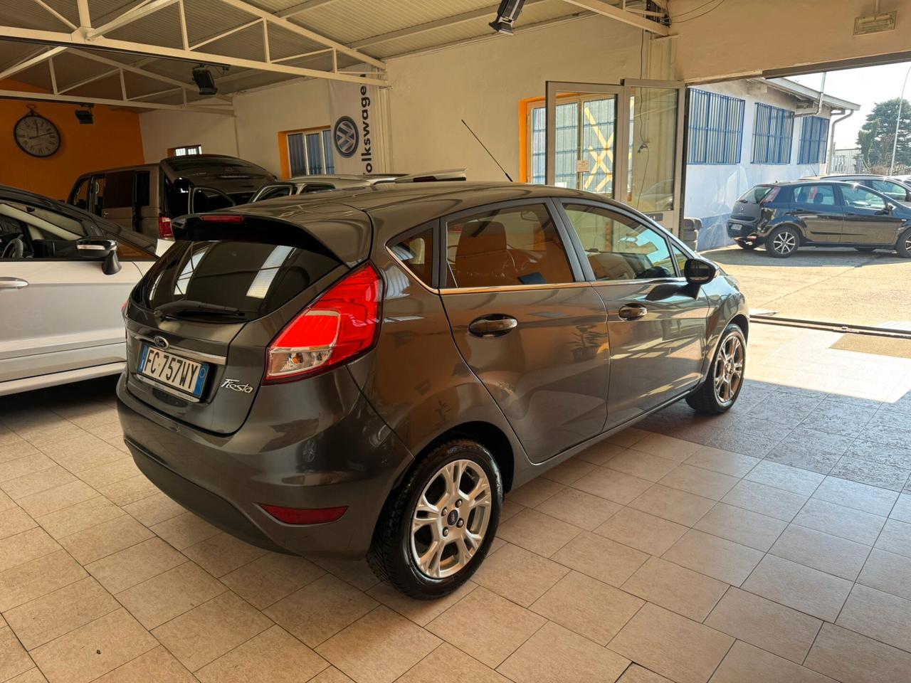 Ford Fiesta 1.2 60CV 5 porte Black & White Edition