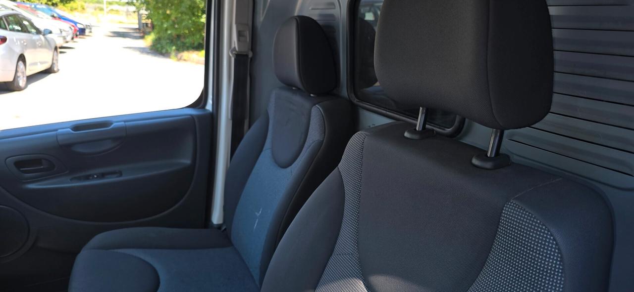 Peugeot Expert 2.0 Furgone pronto al lavoro