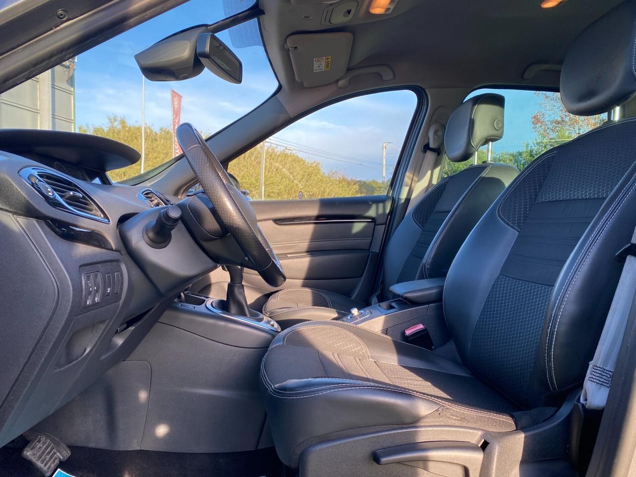 RENAULT - Grand Scénic - dCi 8V 110 CV EDC