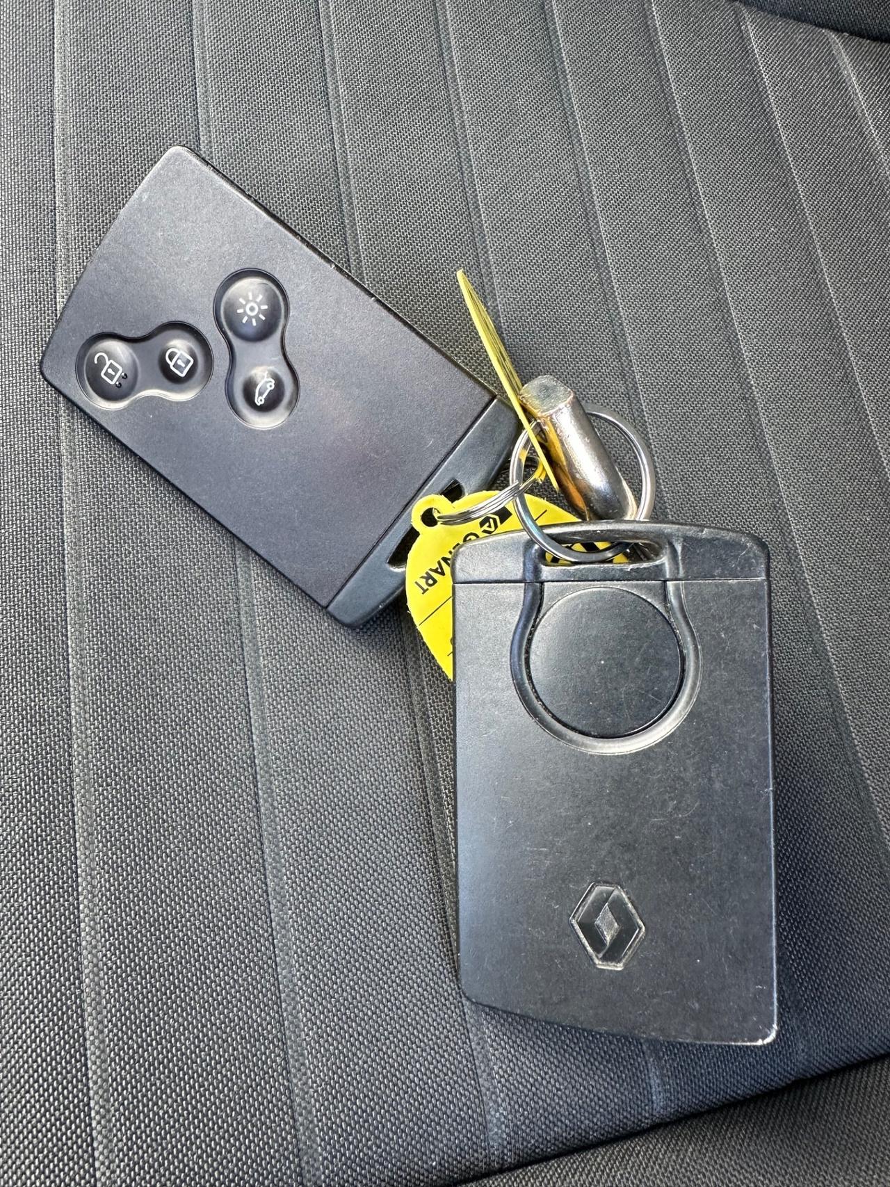 Renault SCENIC 1.5 dCi 110CV 2015 - TOM TOM